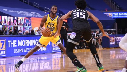  库里单场命中12记三分勇士大胜开拓者迎四连胜