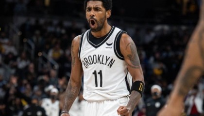  马尔卡宁高效输出，爵士主场力克鹈鹕保留季后赛希望