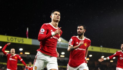  曼联主场闷平布伦特福德遇危机，  