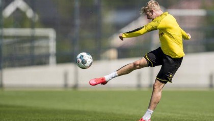  沙尔克04触底反弹，德甲老牌球队重燃希望之火  